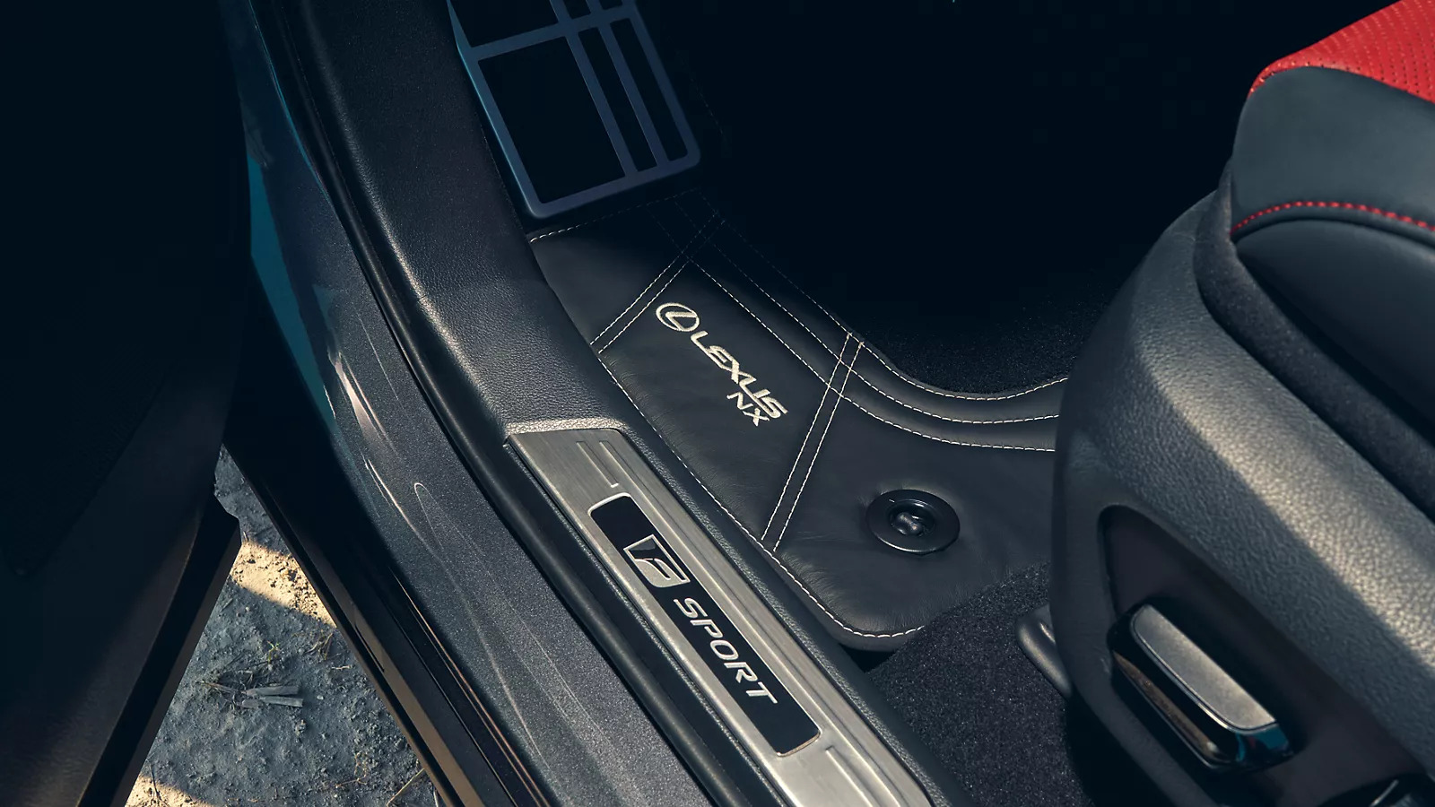 Эрчүүдийн тансаг хэрэглээний дараагийн түвшин: Шинэчлэгдсэн Lexus RX, NX (фото 19)