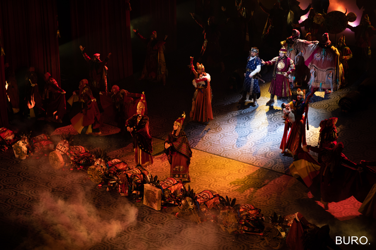 Лондон хотын Колизей театрт “Монгол Хаан” жүжиг нээлтээ хийлээ (фото 11)