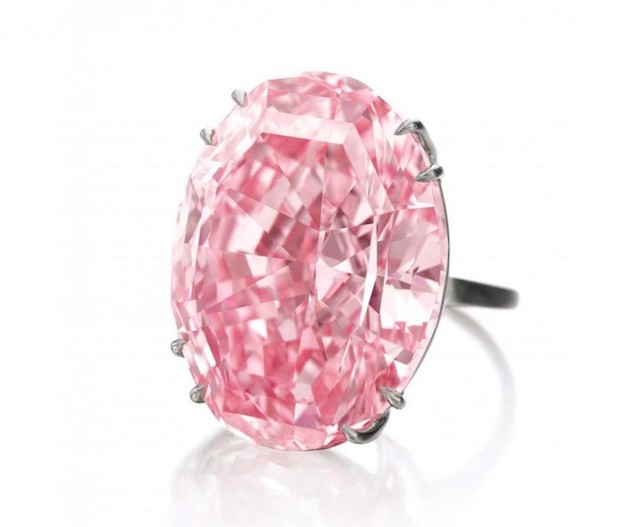 Pink star очир эрдэнийн чулуу 71,2 сая доллароор зарагдаж дэлхийн рекорд тогтоолоо (фото 1)