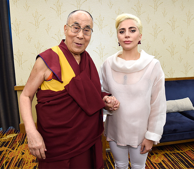 Леди Гага Индианаполис хотод Далай ламтай уулзжээ (фото 2)