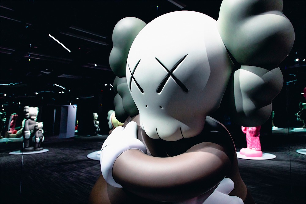 Дотроос нь харцгаая: Хонг Конгийн Art Basel дээрх KAWS-ийн үзэсгэлэн (фото 3)