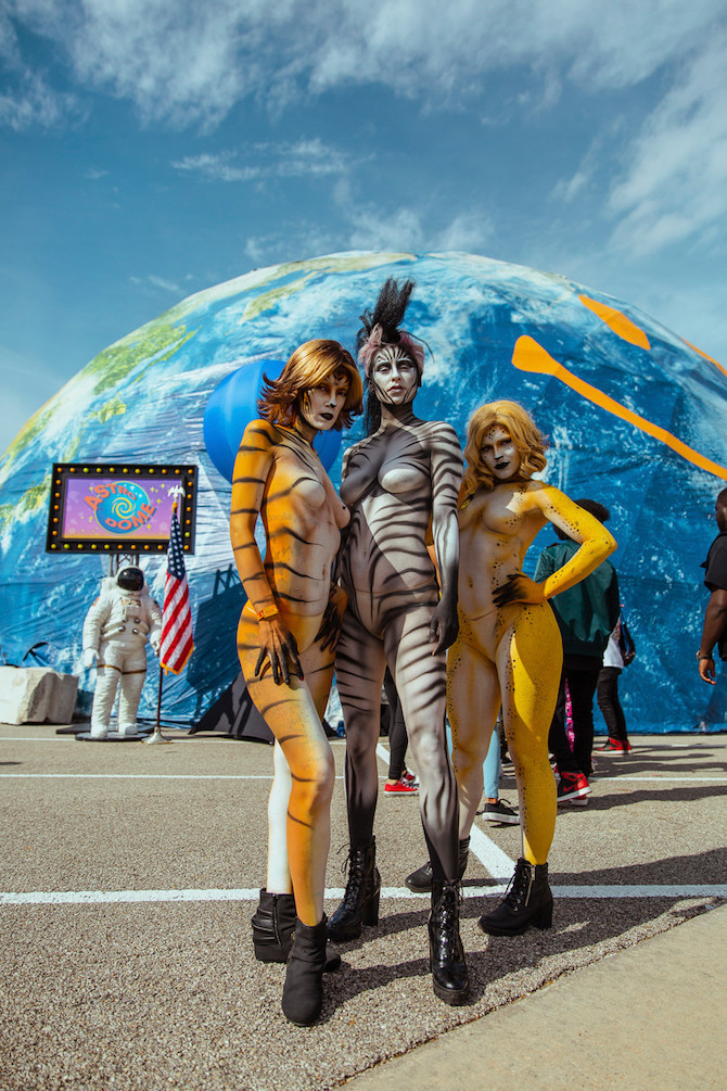 “Astroworld”: Трэвис Скоттын нэрэмжит хип-хоп хөгжмийн фестивалийн эргэн тойронд (фото 9)