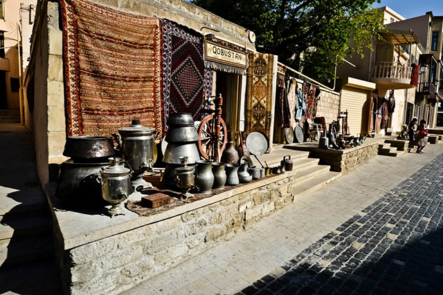 Сэтгэл хөдлөм, ер бусын амт мэдрэх аялал: Азербайджаны нийслэл Бакуд (фото 5)