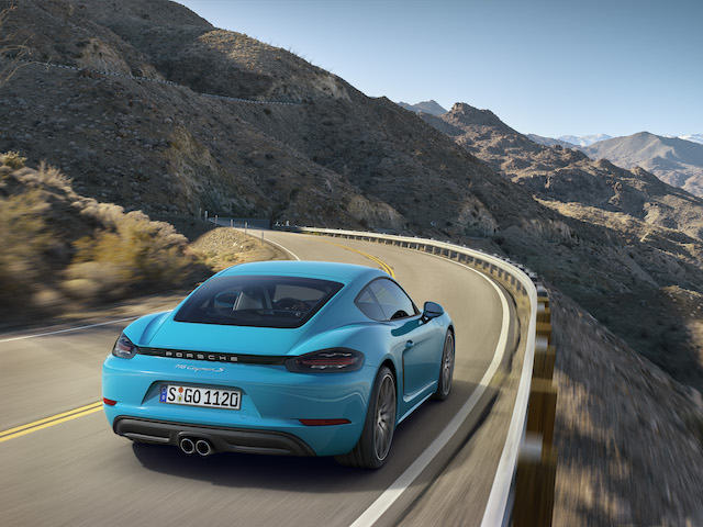 Улаанбаатарт Porsche-гийн цоо шинэ загварын спорт автомашинууд ирлээ (фото 4)