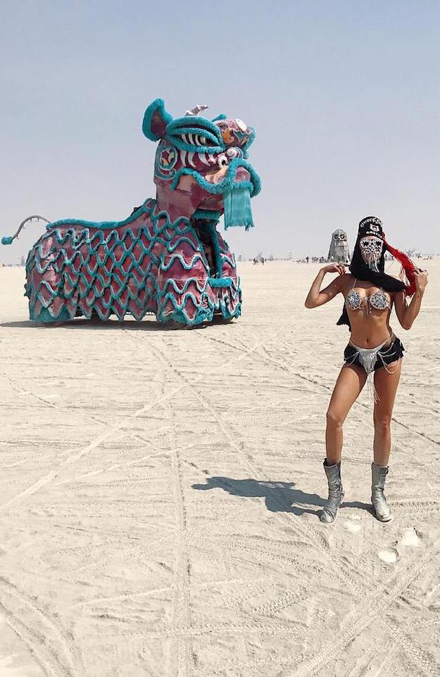 Элсэн цөл дэх street style: Burning Man 2017 наадам (фото 14)