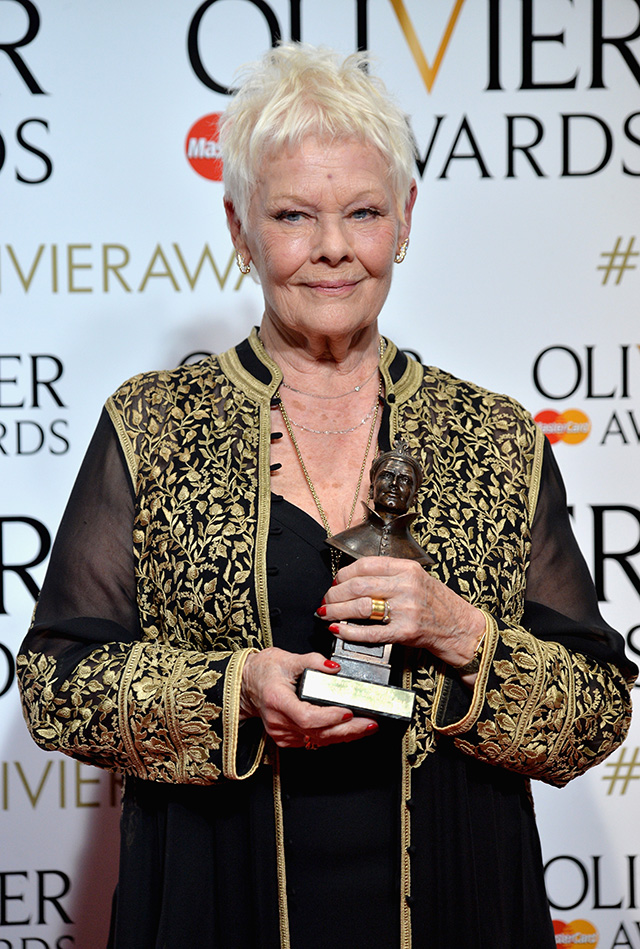Жуди Денч 8 дах Olivier Awards шагналаа хүртлээ (фото 2)