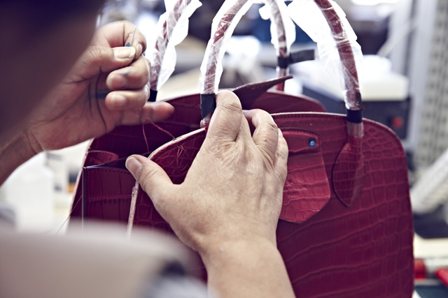 Louis Vuitton-ы урлан: Aлдарт брэндийн авдруудыг хаана, хэрхэн хийдэг вэ? (фото 14)