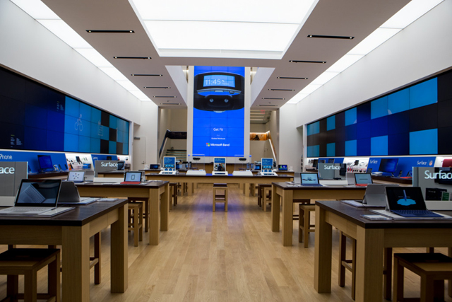 Apple-ын хөрш: Microsoft тавдугаар өргөн чөлөөнд дэлгүүрээ нээлээ (фото 3)