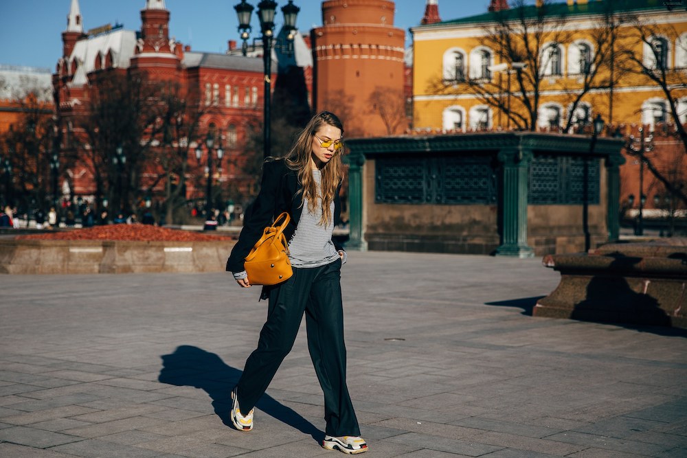 Street style: Москвагийн загварын долоо хоног дээрх шилдэг төрхүүд (фото 16)
