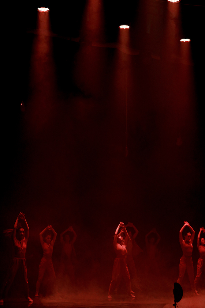 Хүчирхэг хөгжим, хурц сэдэв, хосгүй бүжигчдийн төгс нэгдэл болсон "Амьдралыг тэтгэгч-O2" модерн балет (фото 3)