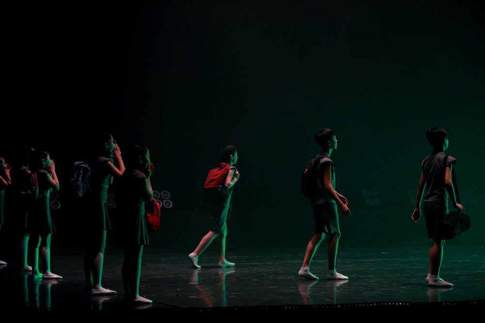 Хүчирхэг хөгжим, хурц сэдэв, хосгүй бүжигчдийн төгс нэгдэл болсон "Амьдралыг тэтгэгч-O2" модерн балет (фото 16)