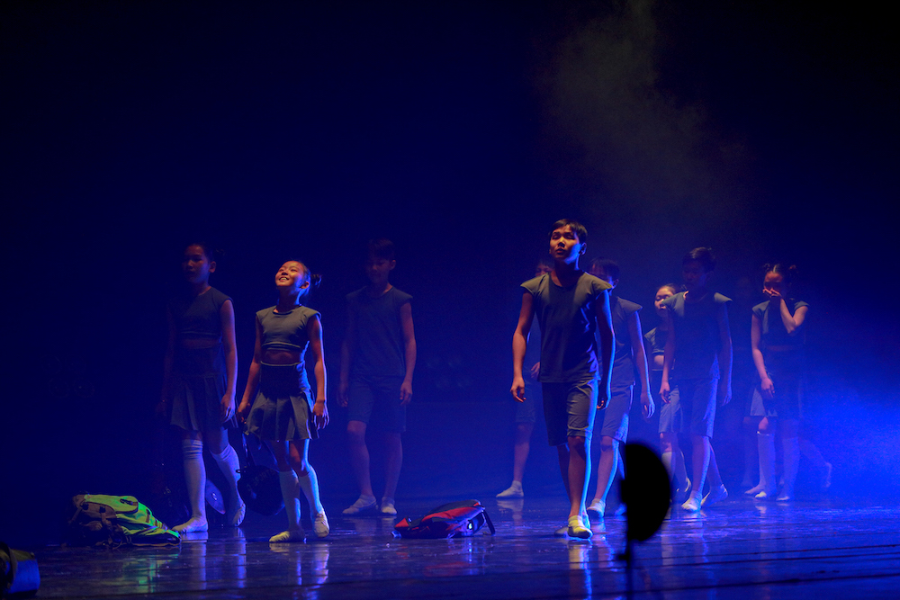 Хүчирхэг хөгжим, хурц сэдэв, хосгүй бүжигчдийн төгс нэгдэл болсон "Амьдралыг тэтгэгч-O2" модерн балет (фото 17)