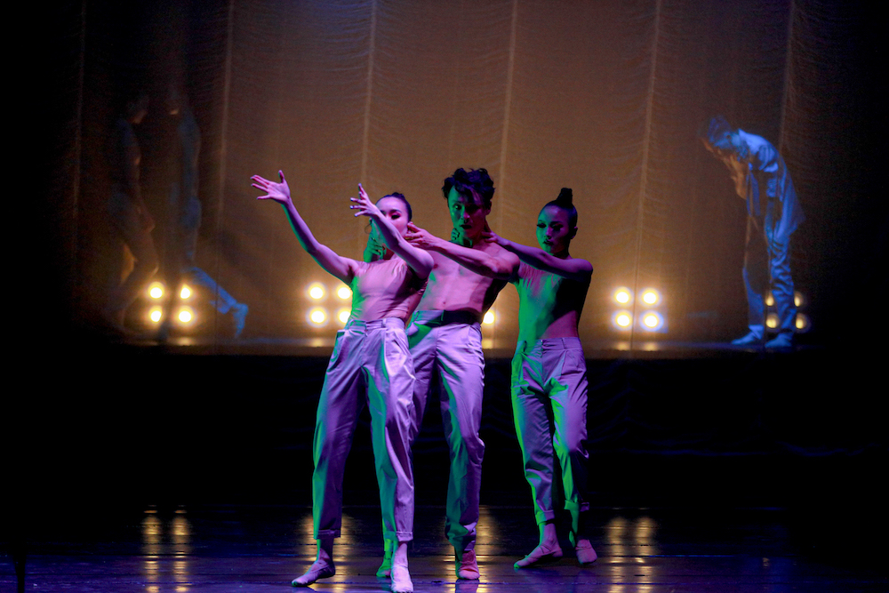 Хүчирхэг хөгжим, хурц сэдэв, хосгүй бүжигчдийн төгс нэгдэл болсон "Амьдралыг тэтгэгч-O2" модерн балет (фото 10)