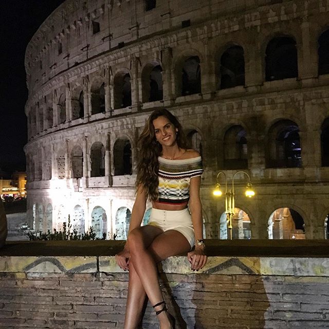 Arrivederci Italy    ... It was my very first time in this beautiful city ... Rome you are incredible!! Tchau tchau Itália! Foi incrível conhecer Roma... Cidade linda! Momentos únicos! #italy #rome #colosseum #weekend #gateway #grateful #iloveitaly
