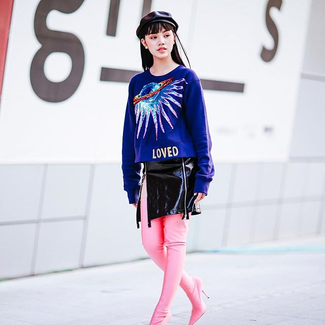 Reporting live from #DDP in #Korea, check out the cool kids rocking #streetstyle threads during #SeoulFashionWeek on buro247.sg #buro247singapore #SFW   @vcluxe using #fujifilm_xseries #xt2