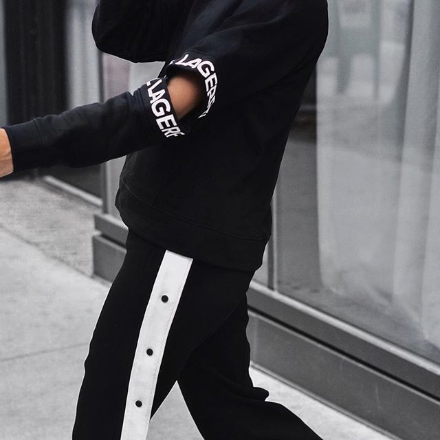Cut-out or tear-away? You choose. #KARLLAGERFELD
