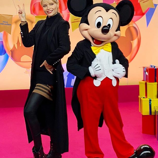 Me and My Best Friend     HAPPY BIRTHDAY MICKEY   Wearing @nikkie_official #Mickey90 #DisneyXmas #DisneylandParis @disneylandparis