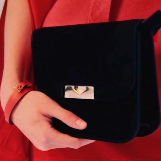 I love the new suede Eva bag - wear it cross body or as a clutch, paired with the candy red slash sleeve dress and drape bracelet. Explore the holiday edit at the link in bio x VB #KissesAtChristmas