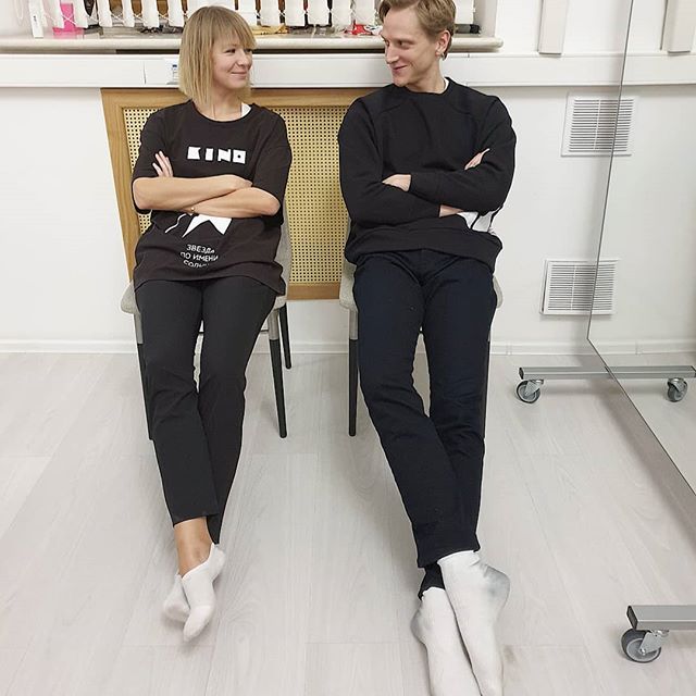 Two blonds in their off white socks @officialdavidhallberg resting in @vikagazinskaya_official_moscow  studio