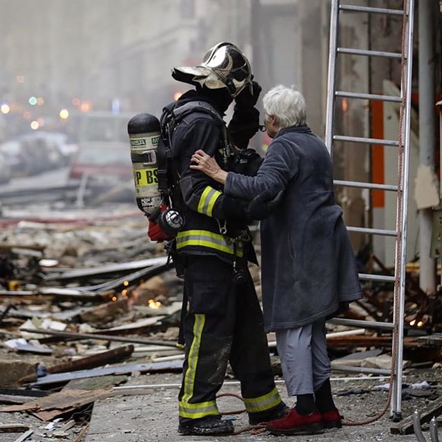 Merci      Pensées aux victimes et aux deux pompiers de la Brigade De Sapeurs Pompiers De Paris, Simon Cartannaz et Nathanaël Josselin, qui ont succombé. Plaçant comme tous les jours leur mission et leur devoir au dessus de leur propre vie. @pompiers_paris
RG @pierreniney
