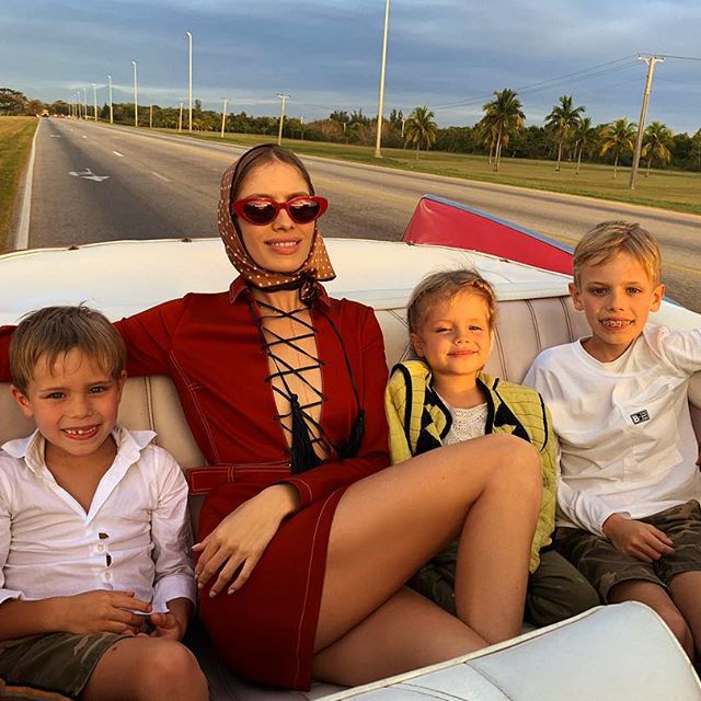Кубинские каникулы    Me and my babies, cruising through Cuba in a big pink car
