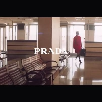 Who is she ?   So happy to finally share SIDONIE - a short film for @prada ss19 by the incredible @willyvanderperre (swipe   to see the end)
#PradaSidonie DOP #benoitdebie , styled by #olivierrizzo