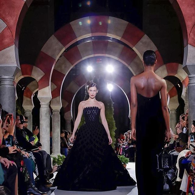 Closing the brilliant @oscardelarenta show yesterday. This show is such a dream to walk from the fittings, the entire Oscar team, the venue, the looks... I m lucky to be a part of this   especially in the dress of my dreams !!!!   Congratulations @fernandogarciam1205 @tokibunbun @natasharoyt @chadwickbell @johndavidpfeiffer thank you  