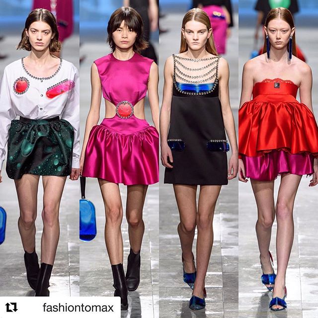 @christopherkane       #ChristopherKane #fw19 #aw19 #lfw #londonfashionweek #runway #fashion #style #model #vogue #voguemagazine / photo credit: @voguerunway