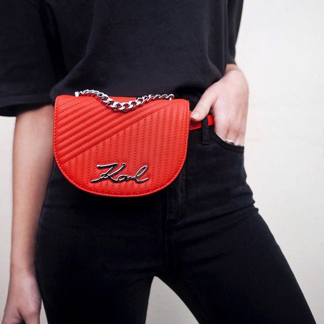 A belt-turned-purse is the cherry on top of a monochromatic ensemble  #KARLLAGERFELD