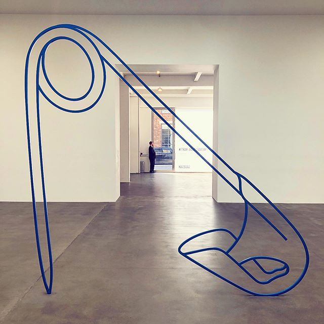 I went to see Michael Craig-Martin's show at @gagosian today and had two reactions: At first, I contemplated how the artist s sculptures probed the relationship between objects and images, perception and reality, harnessing our uniquely human capacity to conjure ideas through symbols and signs. My second thought was, Jeez that's rad! In the show notes, Craig-Martin said, "I have always thought everything important is right in front of you." ('Safety Pin 'blue,' 2019)