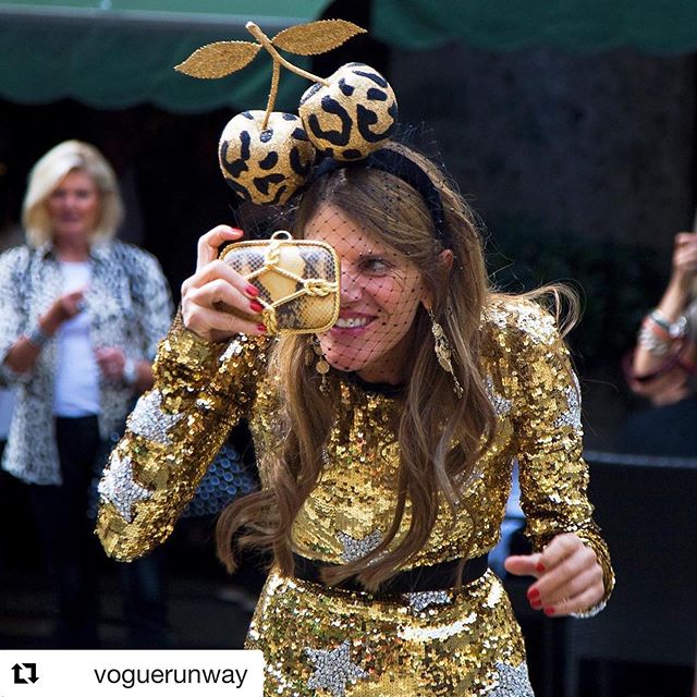 #Repost @voguerunway       
Street style wasn't born in the 2010s, but you could say that it was the decade that really mattered and changed it all. As digital media and Instagram evolved and surged in popularity, street style also got bolder and more graphic eye-catching, photogenic, and unique. At the link in our bio, we take a look at photographer Phil Oh's best captures from each year of the last decade, as a part of the #voguerunway2010s series. Photographed by @mrstreetpeeper. Written by @emilyfarra