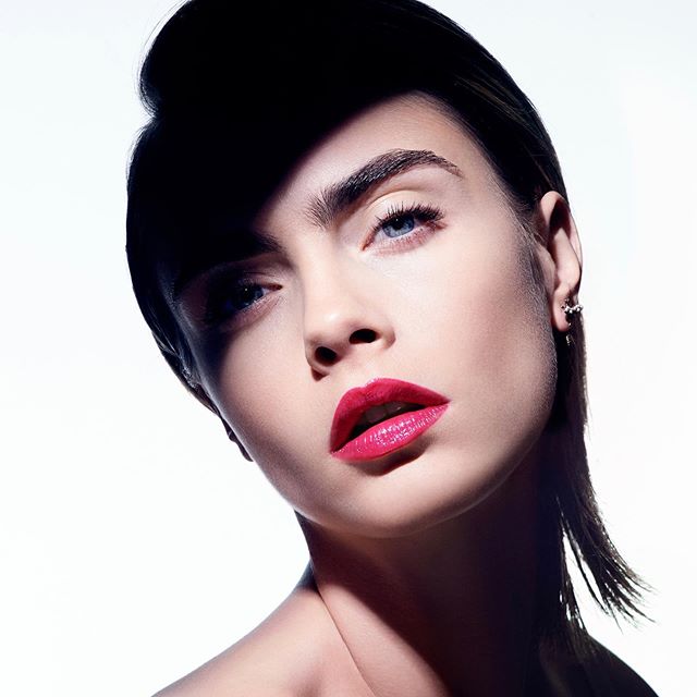 Happy Lipstick Day  ! #BeDiorBePink with #DiorAddictStellarShine

Makeup by @peterphilipsmakeup   by @ahnjooyoung_ 
@voguekorea