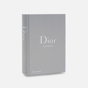 Dior ордны 180 цуглуулгыг агуулсан зургийн цомог гарлаа Dior ордны 180 цуглуулгыг агуулсан зургийн цомог гарлаа