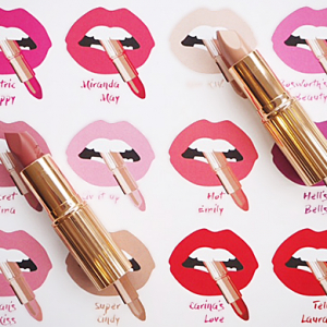 Ким Кардашьян Charlotte Tilbury-гийн уруулын будгийн шинэ цуглуулгад хувь нэмэр орууллаа Ким Кардашьян Charlotte Tilbury-гийн уруулын будгийн шинэ цуглуулгад хувь нэмэр орууллаа
