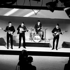 Питер Жексон The Beatles хамтлагийн тухай баримтат кино найруулна Питер Жексон The Beatles хамтлагийн тухай баримтат кино найруулна