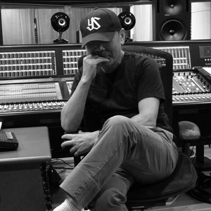 Харуки Мураками түр хугацаанд DJ болжээ: Алдарт зохиолчийн плейлистийг сонсоцгооё Харуки Мураками түр хугацаанд DJ болжээ: Алдарт зохиолчийн плейлистийг сонсоцгооё