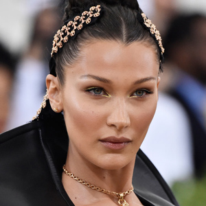 Met Gala 2018 дээрх нүүр будалтын тренд: Гялалзсан нүд Met Gala 2018 дээрх нүүр будалтын тренд: Гялалзсан нүд
