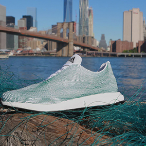 Adidas далайн хог хаягдлаар хийгдсэн пүүз танилцууллаа Adidas далайн хог хаягдлаар хийгдсэн пүүз танилцууллаа