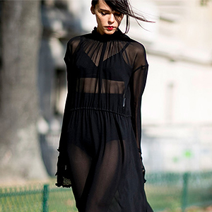 Street style чиг хандлага: Хагас гэрэлтсэн хувцас Street style чиг хандлага: Хагас гэрэлтсэн хувцас