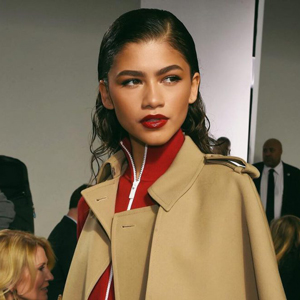 Зендая Tommy Hilfiger брэндийн шинэ нүүр царайгаар тодорлоо Зендая Tommy Hilfiger брэндийн шинэ нүүр царайгаар тодорлоо