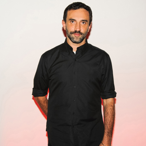 Givenchy-гийн хуучин бүтээлч захирал Рикардо Тиши Burberry-г тэргүүллээ