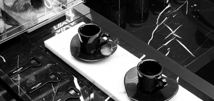Saint Laurent брэнд Парис хотод анхны кофе шопоо нээлээ