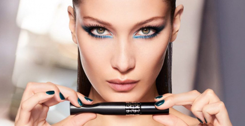Хэрэглэгчид Белла Хадидыг эсэргүүцэж өөрсдийн Dior-ийн бүтээгдэхүүнүүдийг сүйтгэж байна