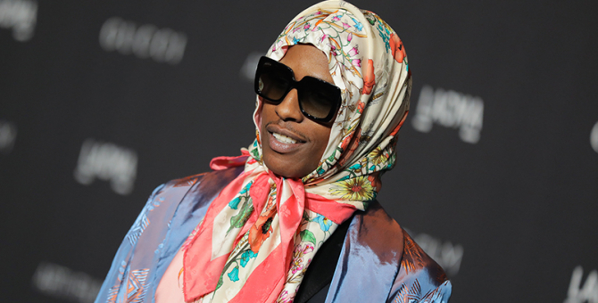 Рэппэр A$AP Rocky “бабушка” төрхийг тренд болгохоор сурталчилж байна Рэппэр A$AP Rocky “бабушка” төрхийг тренд болгохоор сурталчилж байна