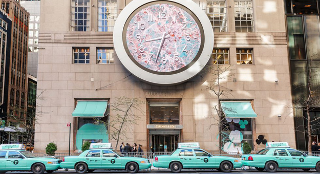 Tiffany & Co брэнд Манхэттен дүүргийг бүхэлд нь чимжээ Tiffany & Co брэнд Манхэттен дүүргийг бүхэлд нь чимжээ