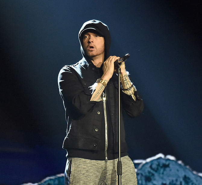Рэппер Eminem 2018 онд цомгийн борлуулалтаараа дэлхийд тэргүүлжээ