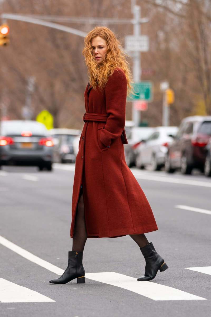 “The Undoing” цуврал дээрх үзэсгэлэнт Николь Кидман ба түүний пальтонууд (фото 4)