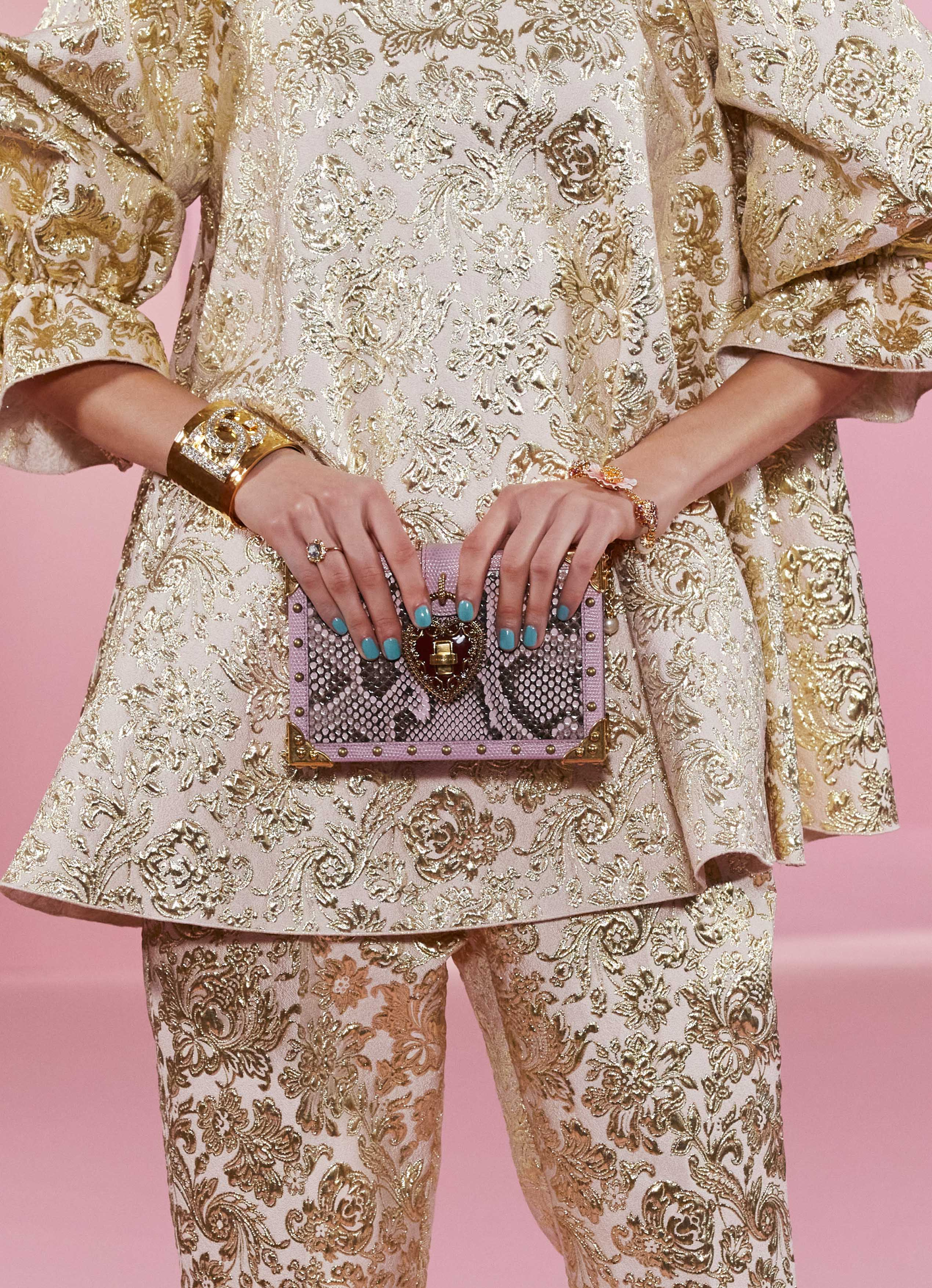 Dolce & Gabbana бүхэлдээ пастель өнгийн цуглуулга бүтээлээ (фото 51)