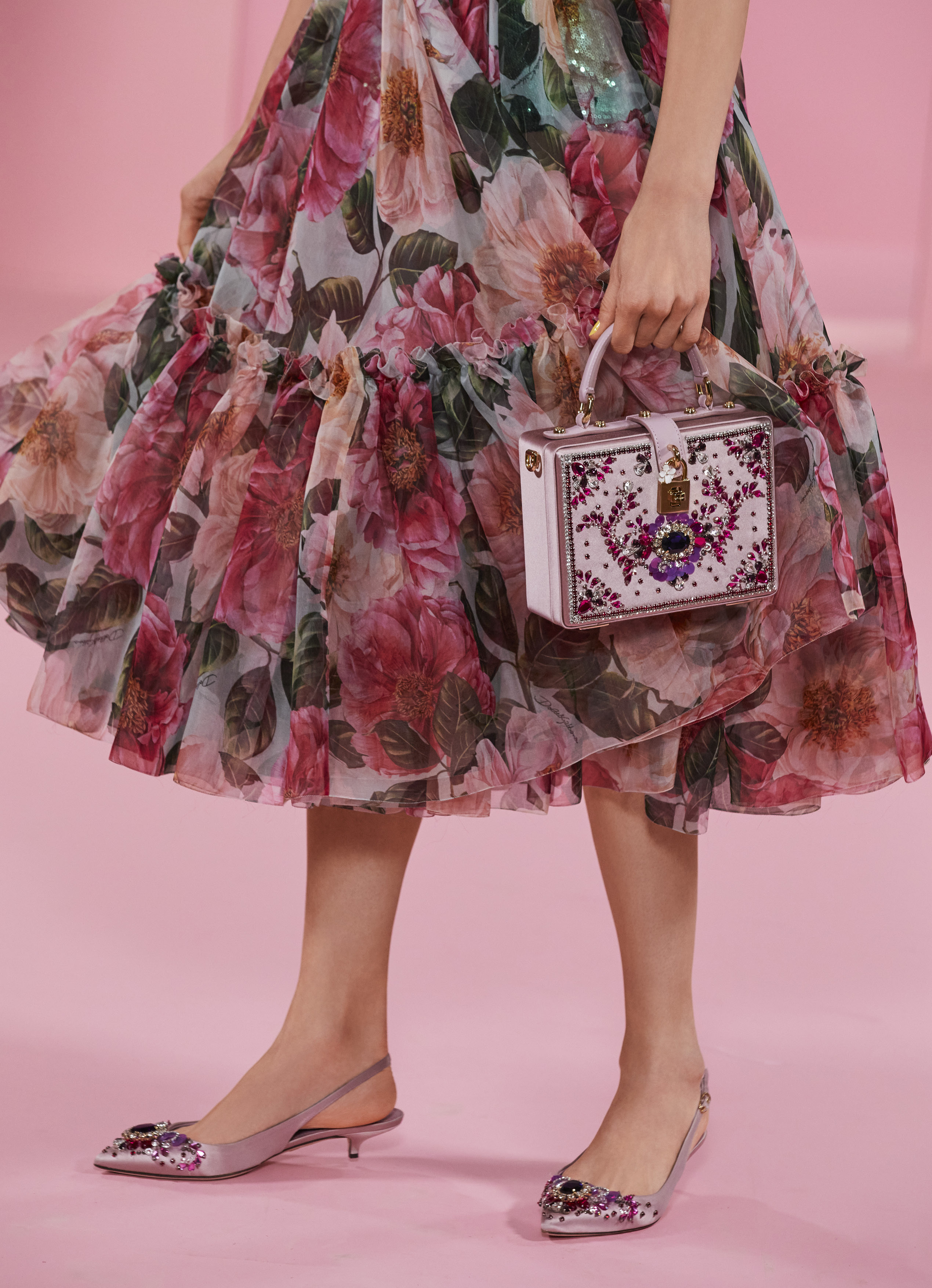 Dolce & Gabbana бүхэлдээ пастель өнгийн цуглуулга бүтээлээ (фото 59)