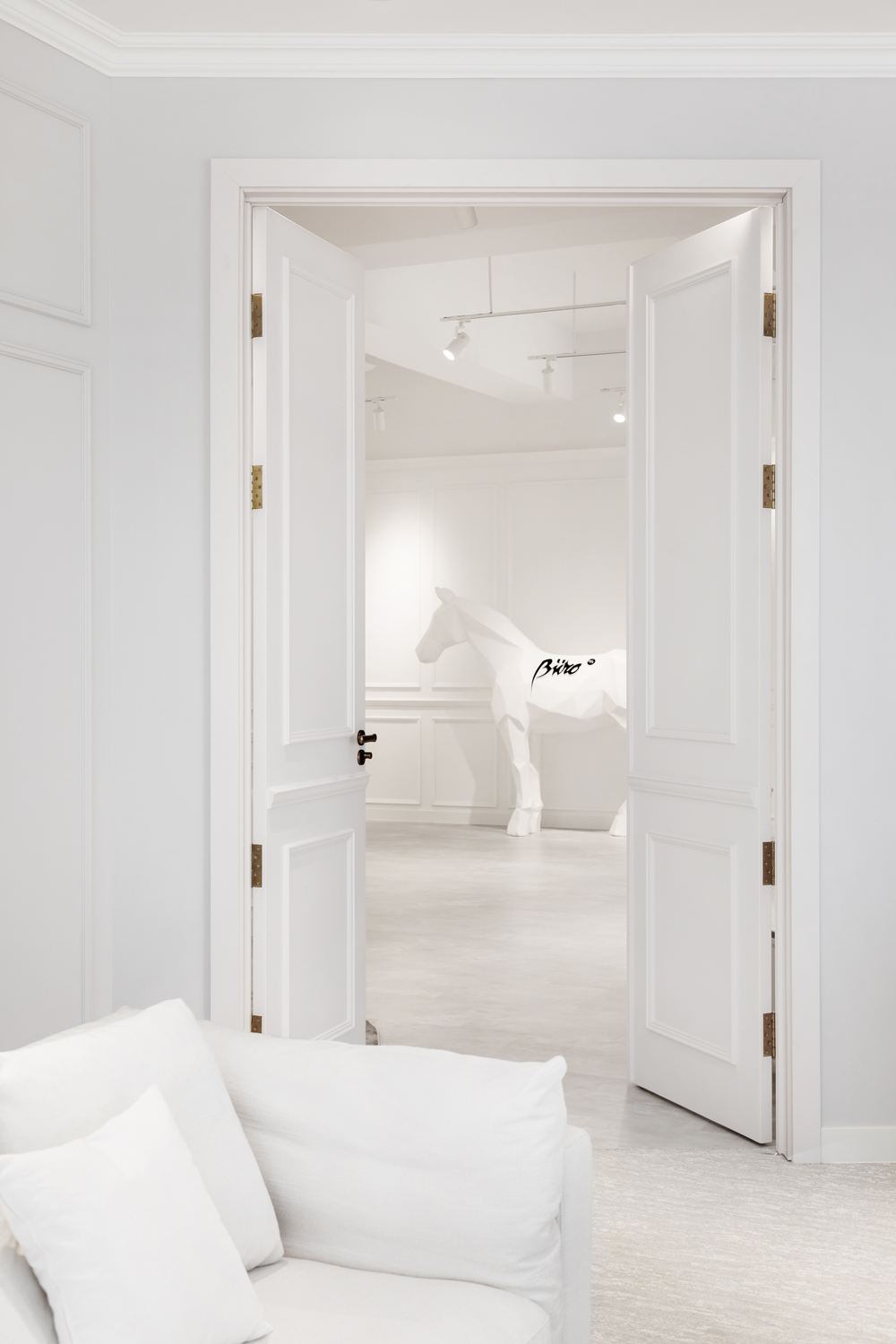 Дотроос нь харцгаая: BURO. x Velin оффис (фото 18)
